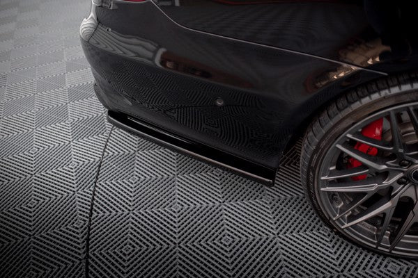 Maxton Central Rear Splitter (With Vertical Bars) Mercedes-Benz E63 Amg Sedan W212 Facelift - Gloss Black