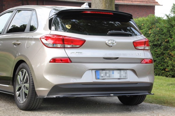 Maxton Central Rear Splitter (Without Vertical Bars) Hyundai I30 Mk3 Hatchback - Gloss Black