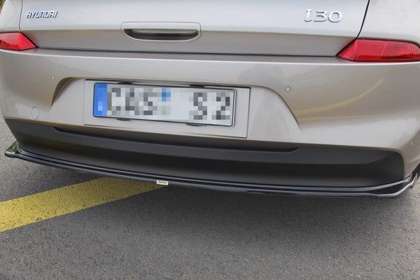 Maxton Central Rear Splitter (Without Vertical Bars) Hyundai I30 Mk3 Hatchback - Gloss Black