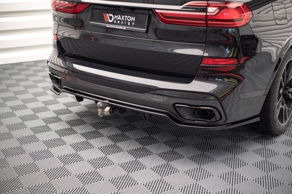 Maxton Central Rear Splitter (With Vertical Bars) BMW X7 M G07 - Gloss Black