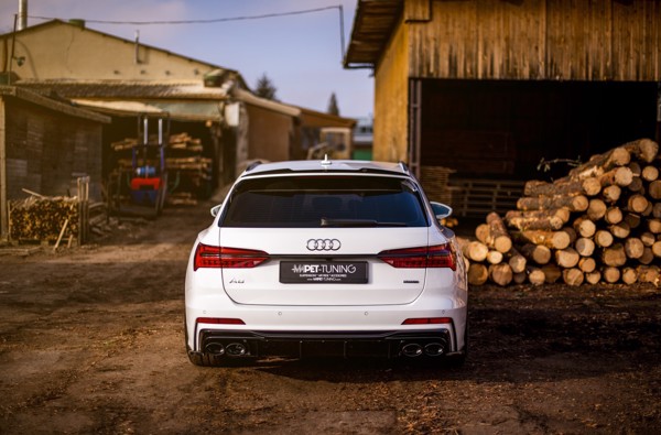 Sort Maxton bagdiffuser med imitation af udstødningsender til Audi A6 C8 S-Line, designet til at forbedre bilens aerodynamik og 