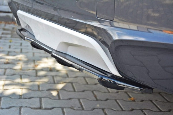 Maxton Central Rear Splitter For BMW X4 M-Pack (With A Vertical Bar) - Gloss Black