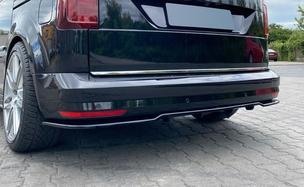 Maxton Central Rear Splitter (With Vertical Bars) Volkswagen Caddy Mk. 4 - Gloss Black