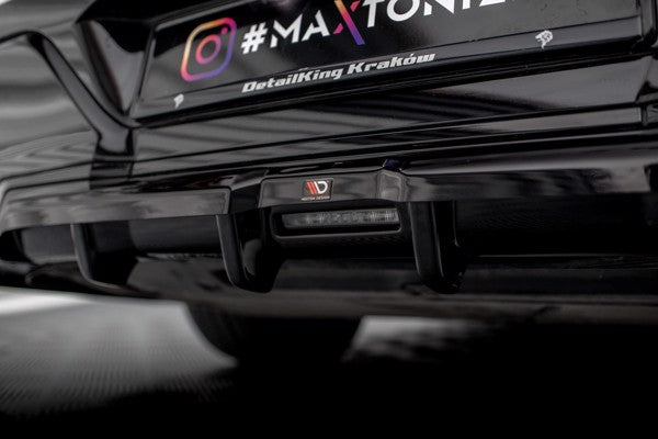 Maxton Central Rear Splitter (With Vertical Bars) BMW 7 M-Pack G70 - Gloss Black