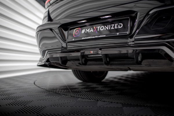 Maxton Central Rear Splitter (With Vertical Bars) BMW 7 M-Pack G70 - Gloss Black