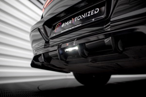 Maxton Central Rear Splitter (With Vertical Bars) BMW 7 M-Pack G70 - Gloss Black