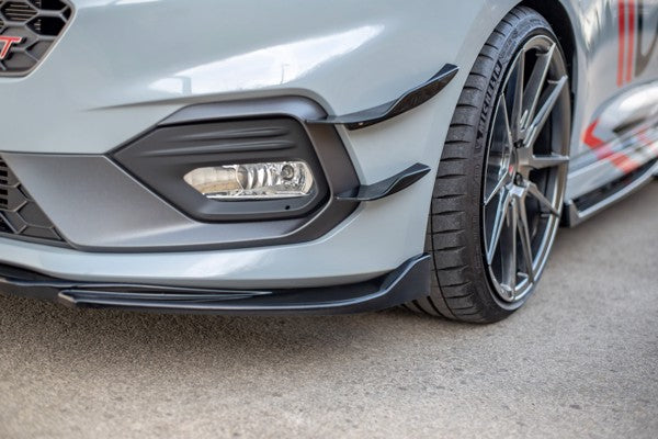 Maxton Front Splitter V.4 Ford Fiesta Mk8 St / St-Line - Gloss Black