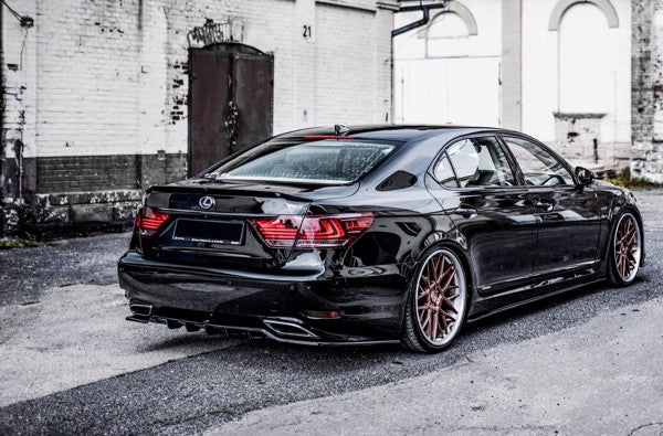 Maxton Central Rear Splitter (With Vertical Bars) Leuxs Ls Mk4 Facelift - Gloss Black
