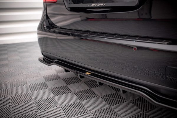 Maxton Central Rear Splitter (With Vertical Bars) Mercedes-Benz B W246 Facelift - Gloss Black