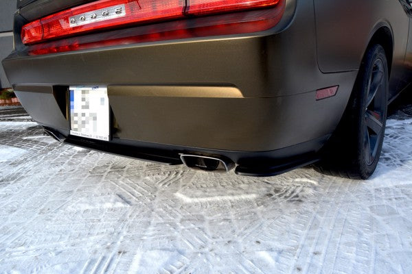 Maxton Central Rear Splitter Dodge Challenger Mk3. Phase-I Srt8 Coupe (Without Vertical Bars) - Gloss Black