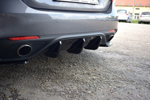 Maxton Rear Valance Alfa Romeo Giulia Veloce - Gloss Black