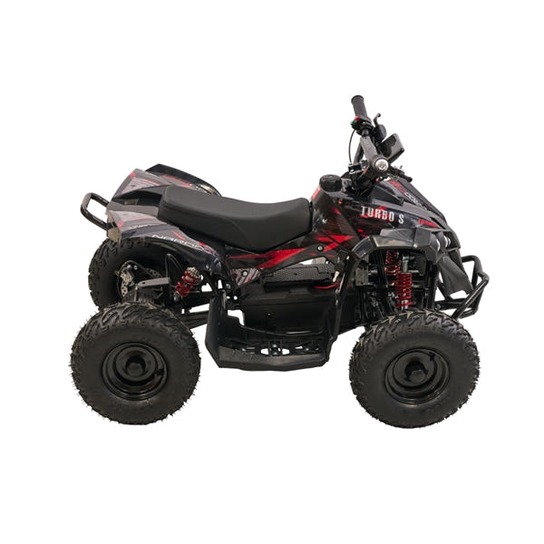 Rød Mini EL ATV Turbo S Brushless 1200W med kraftige terrændæk og sporty design set forfra