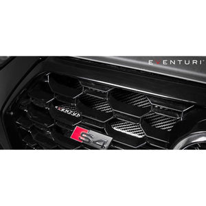 Eventuri sort kulfiber indsugningssystem til Audi B9 S5/S4 med rødt luftfilter og monteringsbeslag på hvid baggrund