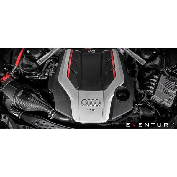 Eventuri sort kulfiber indsugningssystem til Audi B9 S5/S4 med rødt luftfilter og monteringsbeslag på hvid baggrund