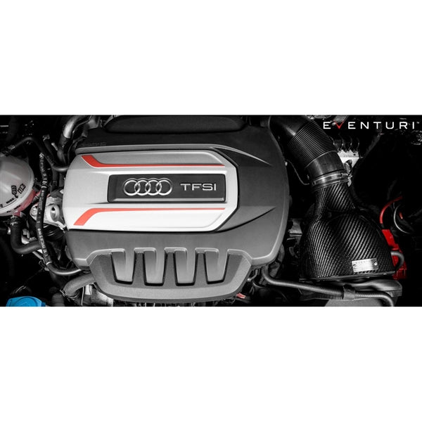 Eventuri Black Carbon luftindtag til Audi S1 2.0 TFSI med rød filterindsats og tilbehør på hvid baggrund