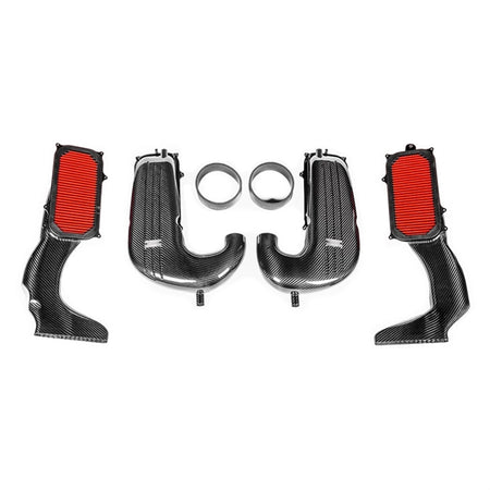 Eventuri Carbon Intake til Mercedes GLC63S med kulfiberindsugningsrør og røde luftfiltre på hvid baggrund