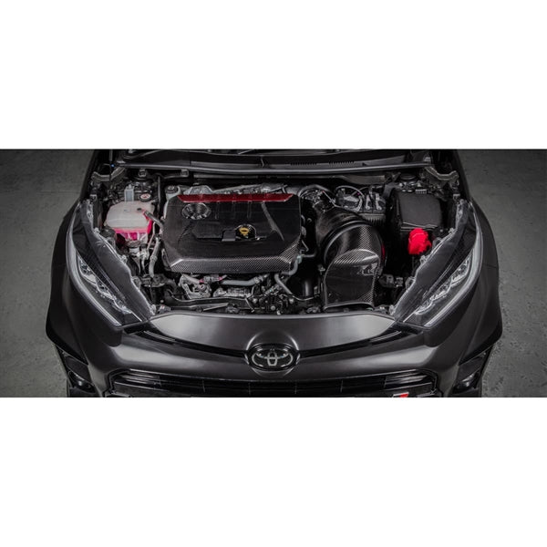 Eventuri carbon indsugningskit med glans til Toyota GR Yaris, inklusive luftfilter og monteringsdele.