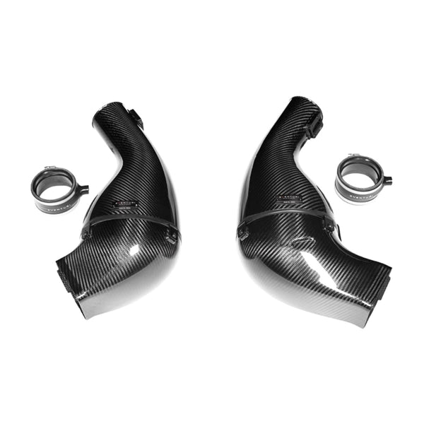 Eventuri Carbon Intake indsugningsrør i kulfiber til Lamborghini Huracan med monteringsbeslag på hvid baggrund