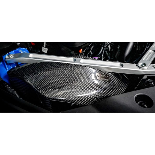 Eventuri carbon intake sæt til Toyota Supra MK5 2.0 B48 med kulfiber luftfilterhus, indtagsrør og rød performance luftfilter.