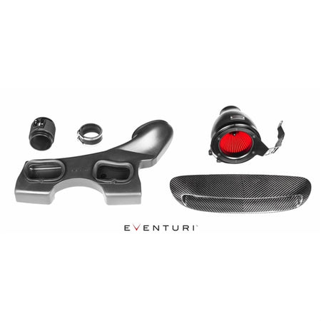 Eventuri sort kulfiber luftindsugningssystem til Mini Cooper S og JCW med rød sportsluftfilter og carbon dele, isoleret på hvid 