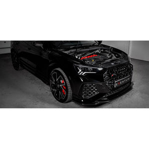 Eventuri carbon fiber indsugningssystem til Audi RSQ3 F3 2019+, vist adskilte dele med rød filterindsats og carbon finish på hvi