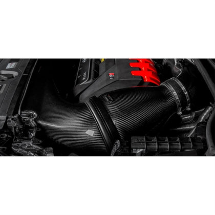 Eventuri carbon fiber indsugningssystem til Audi RSQ3 F3 2019+, vist adskilte dele med rød filterindsats og carbon finish på hvi
