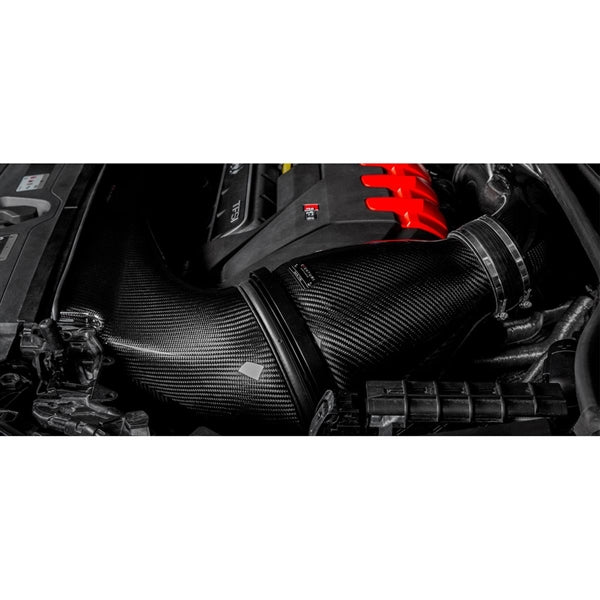 Eventuri carbon fiber indsugningssystem til Audi RSQ3 F3 2019+, vist adskilte dele med rød filterindsats og carbon finish på hvi