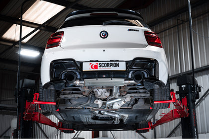 Scorpion cat-back udstødning til BMW M135i F20/F21 med ventiler, Daytona Ceramic, set bagfra