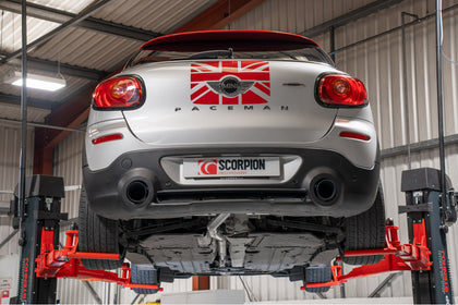 Scorpion cat-back udstødning til Mini Countryman – ikke-resoneret, Daytona Ceramic, set bagfra