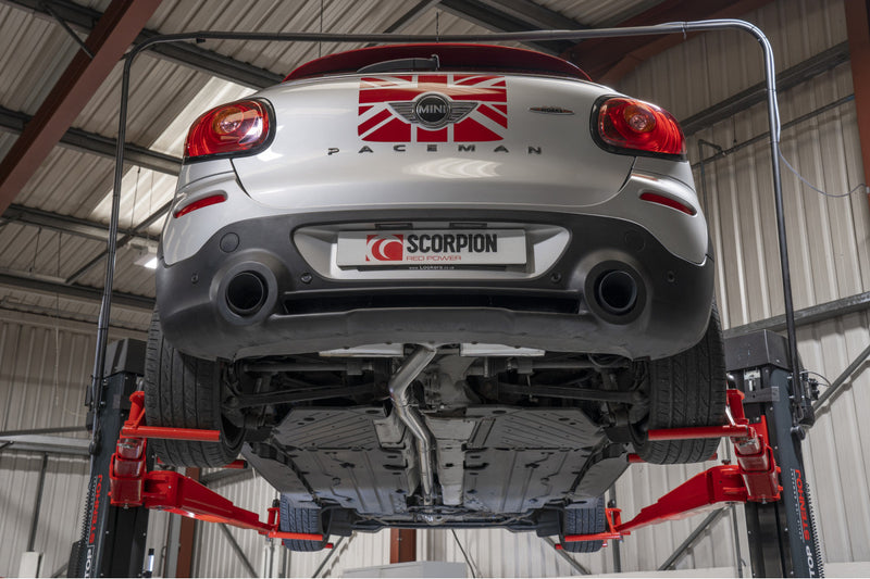 Scorpion cat-back udstødning til Mini Countryman – ikke-resoneret, Daytona Ceramic, set nedefra