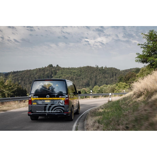 ST X Gevindundervogn til VW T5 med justerbare fjedre og støddæmpere i gul og sort design