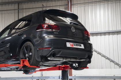 Scorpion cat-back udstødning til VW MK6 Golf GTI – resoneret, Daytona Ceramic, set fra siden