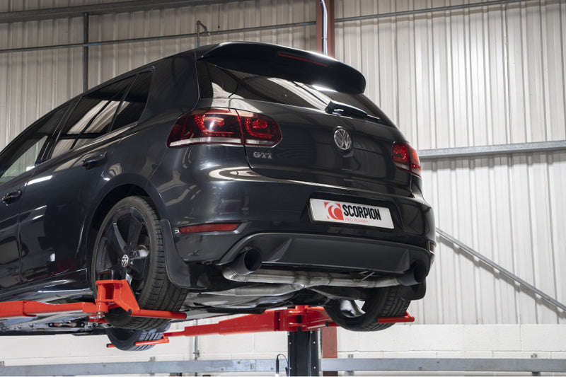 Scorpion cat-back udstødning til VW MK6 Golf GTI – resoneret, Daytona Ceramic, set fra siden