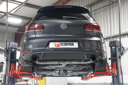 Scorpion cat-back udstødning til VW MK6 Golf GTI – ikke-resoneret, Daytona Ceramic, set bagfra