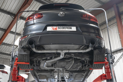 Scorpion cat-back udstødning til VW MK6 Golf GTI – ikke-resoneret, Daytona Ceramic, set nedefra