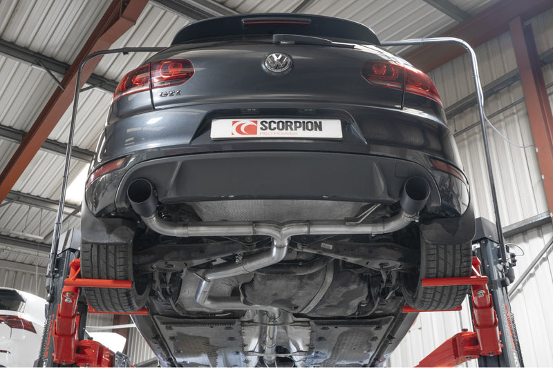 Scorpion cat-back udstødning til VW MK6 Golf GTI – ikke-resoneret, Daytona Ceramic, set nedefra