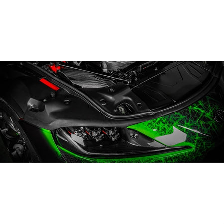 Eventuri Carbon Intake sæt til Toyota Supra MK5 3.0 B58 med kulfiber luftkanal, rør og rød luftfilter.