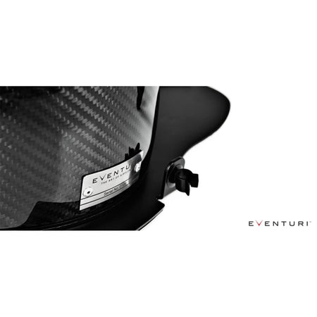 Eventuri Black Carbon Intake sæt til BMW Z4M med kulfiber luftfilterhus, rød konisk luftfilter, monteringsdele og beslag på hvid