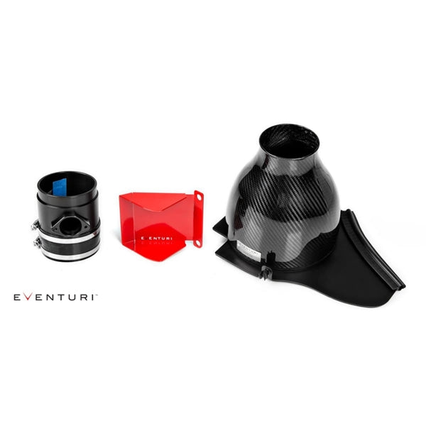 Eventuri Black Carbon Intake sæt til BMW Z4M med kulfiber luftfilterhus, rød konisk luftfilter, monteringsdele og beslag på hvid