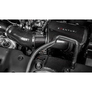 Eventuri Black Carbon intake system til Honda Civic FK8 Type R med carbon fiber komponenter og rød luftfilter