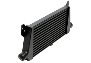 TA-Technix Intercooler VW Passat B5 3BG – Sort intercooler kantet fra siden