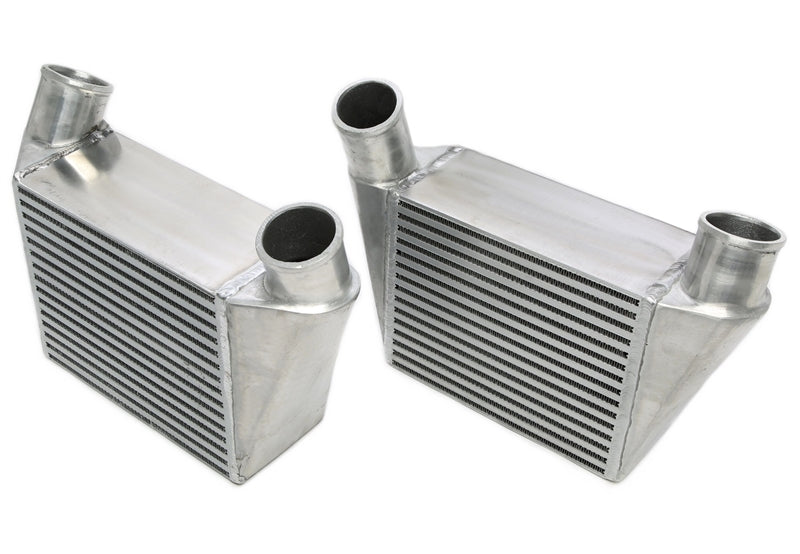 TA-Technix Intercooler Audi A4 B5 – To grå intercoolers ved siden af