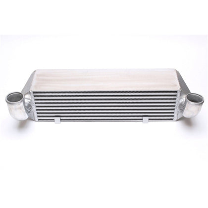 TA-Technix Intercooler BMW 1-Serie E81/E82/E87/E88 – Sølv intercooler kantet fra siden