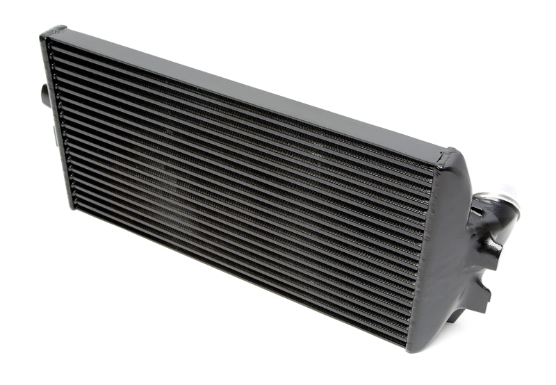 TA-Technix Intercooler BMW 5-Serie Grand Turismo F07 – Sølv intercooler kantet med tilslutninger