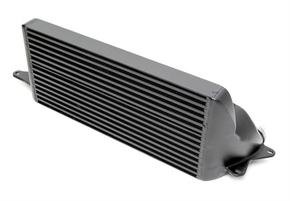 TA-Technix Intercooler BMW 6-Serie E63, E64 – Sølv intercooler med tilslutningsdele øverst