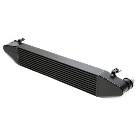 Sort TA-Technix intercooler til Mercedes Benz C-Klasse med aluminiumsforbindelser og effektiv varmeveksling.