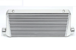 TA-Technix Intercooler Nissan Sunny – Sølv intercooler fra forsiden bred