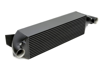 TA-Technix Intercooler Volvo V40 – Intercooler med sorte sidestykker og finner