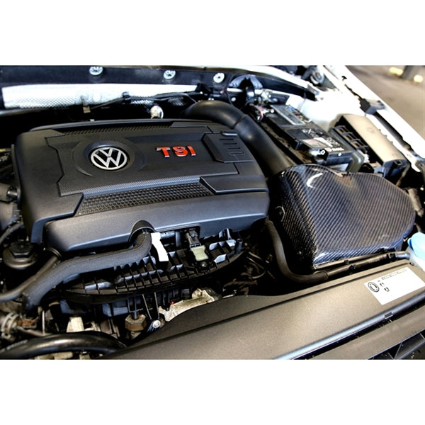TA-Technix Carbon Air Intake Kit til Skoda Octavia 5E med carbon luftfilterboks, luftfilter, slanger og fastgørelsesdele.