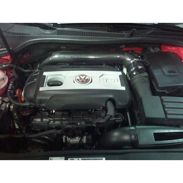 TA-Technix Carbon Air Intake Kit VW Jetta IV – Motorblok fra siden